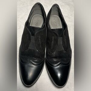 Tamaris size 39 or 8 leather suede cap toe slip on black flat oxfords dress shoe